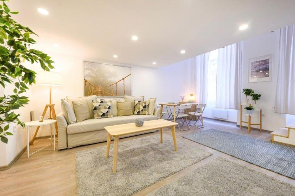 2 Bedroom Flat In Nyar Str., Boutique Budapest Eksteriør bilde