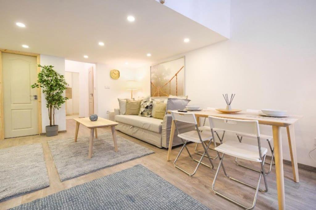 2 Bedroom Flat In Nyar Str., Boutique Budapest Eksteriør bilde