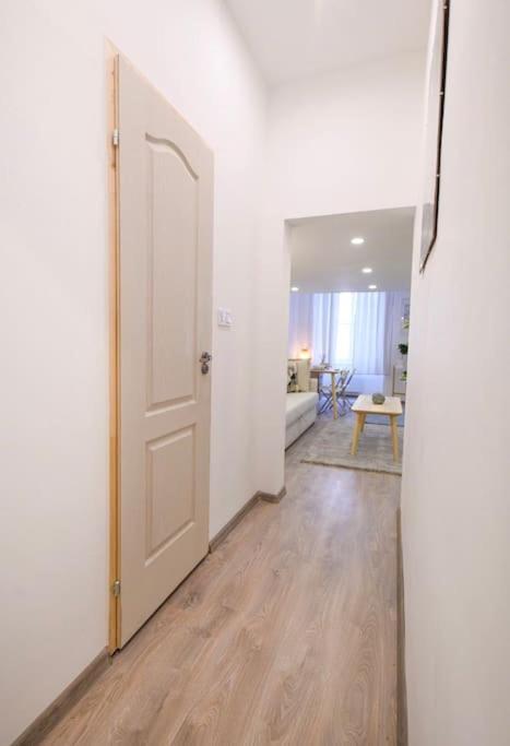 2 Bedroom Flat In Nyar Str., Boutique Budapest Eksteriør bilde